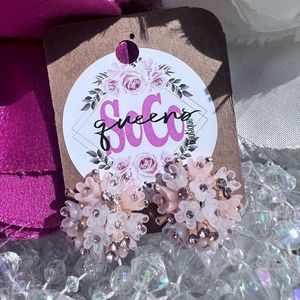 Rhinestone Detail 3D Flower Stud Earrings 💗